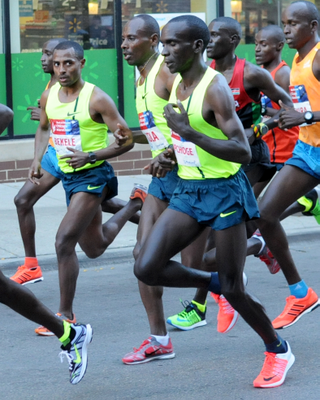 Illustration for article titled Update: Elegant Kipchoge, Now With Better Photos